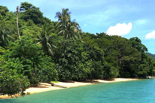 High-End Leisure Beach Estate with Crystal Sands